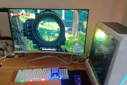 女生转让i7级高主频16G游戏32寸IPS屏台式电脑