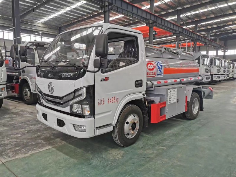 蓝牌2吨油罐车 厂家直销价格 包上户 售后无忧