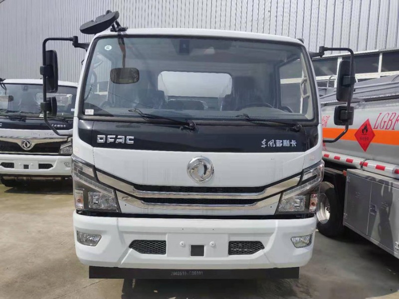 国六东风多利卡8吨加油车